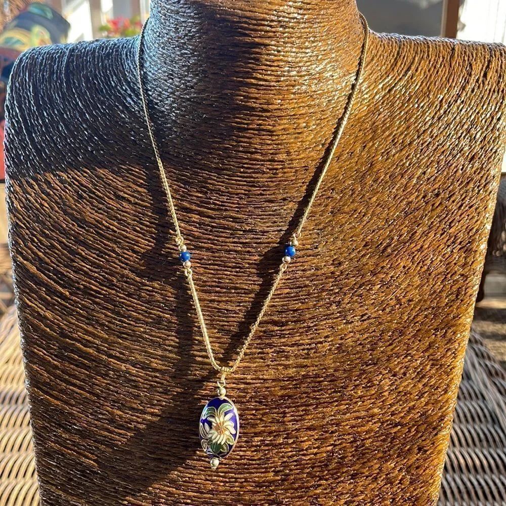 AVON 1982 Cloisonne Pendant Necklace